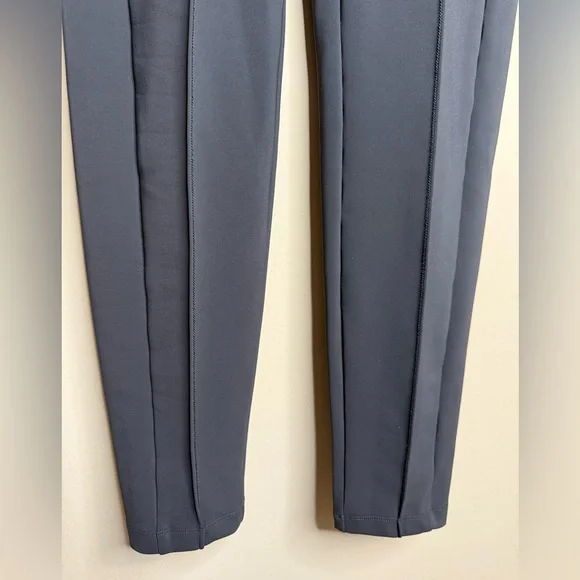 Athleta black tapered leg pant size 4 - Picture 3 of 7